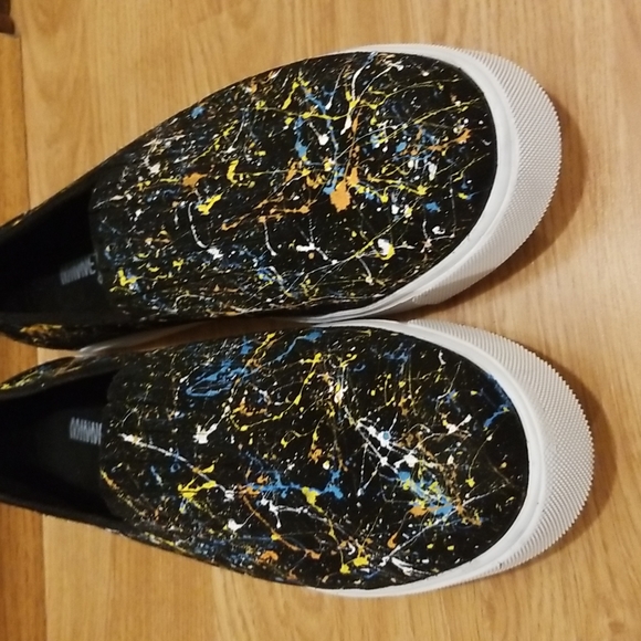 💎2 for $25💎 Minnetonka Paint Splatter Slip-on Tennis Shoes, size 8.5 Womens - Picture 2 of 15